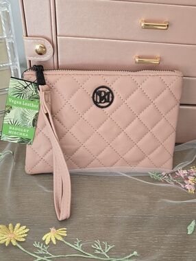 Badgley Mischka Quilted Vegan Leather Wristlet in Blush